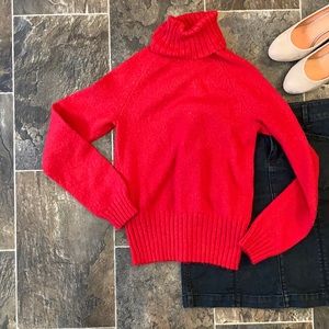 GAP red turtleneck sweater-M